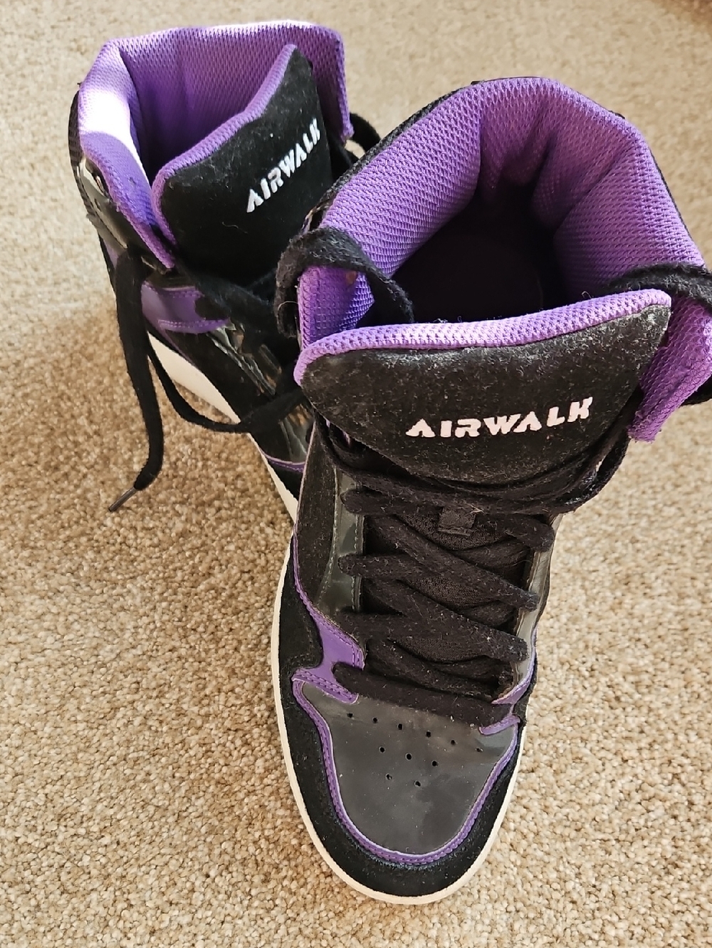 Airwalk Size 8 Women’s Black and Purple High-Top Sneakers